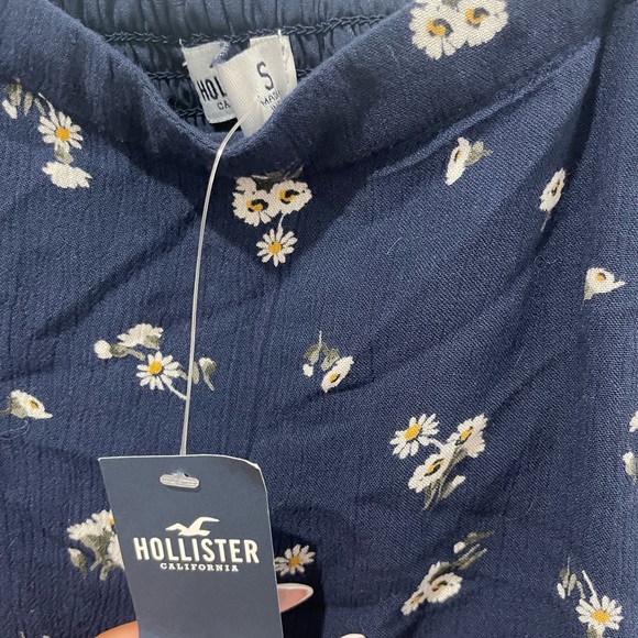 Hollister cropped summer top - Picture 2 of 2